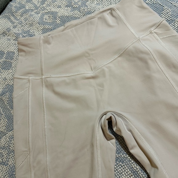 LULULEMON White Cropped Leggings w/pockets sz 6 - Picture 2 of 8